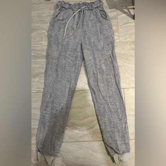 Lululemon Stretch High-Rise Jogger Size 2 - Picture 2 of 7